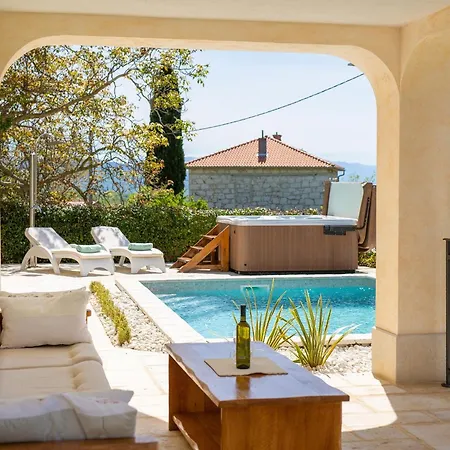 度假居 Luca With Pool And Jacuzzi Vrh (Krk)