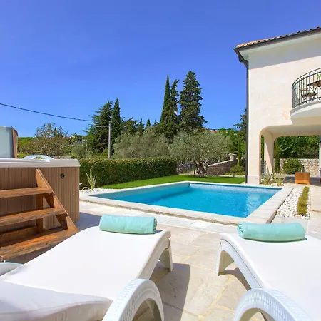 Luca With Pool And Jacuzzi Vrh (Krk)