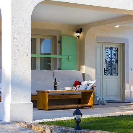 Luca With Pool And Jacuzzi Vrh (Krk)