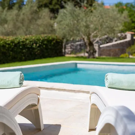 Luca With Pool And Jacuzzi * Vrh (Krk)