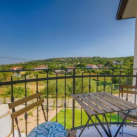 度假居 Luca With Pool And Jacuzzi *