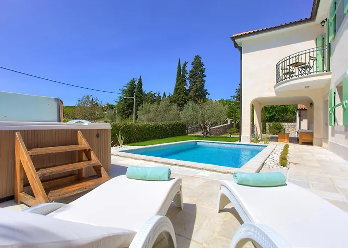 Luca With Pool And Jacuzzi Vrh (Krk)