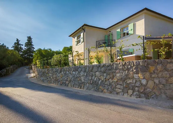 בית נופש Luca With Pool And Jacuzzi