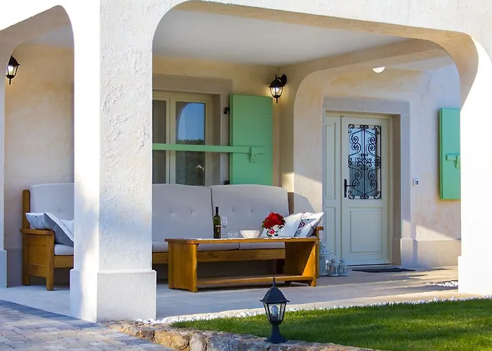 Luca With Pool And Jacuzzi Vrh (Krk)