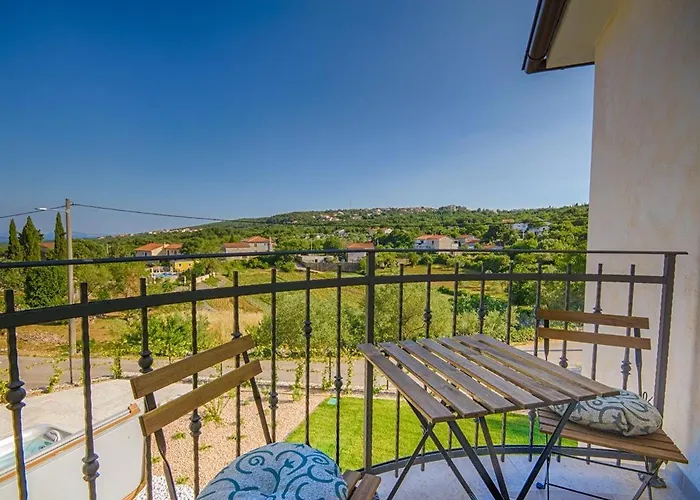 בית נופש Luca With Pool And Jacuzzi *