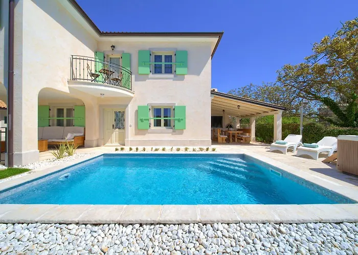 בית נופש Luca With Pool And Jacuzzi Vrh (Krk)