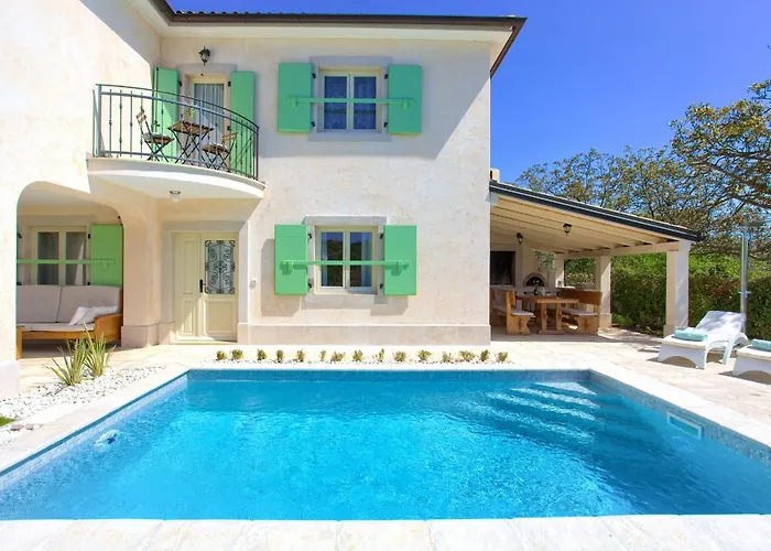 Luca With Pool And Jacuzzi *