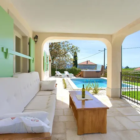 Luca With Pool And Jacuzzi בית נופש Vrh (Krk)