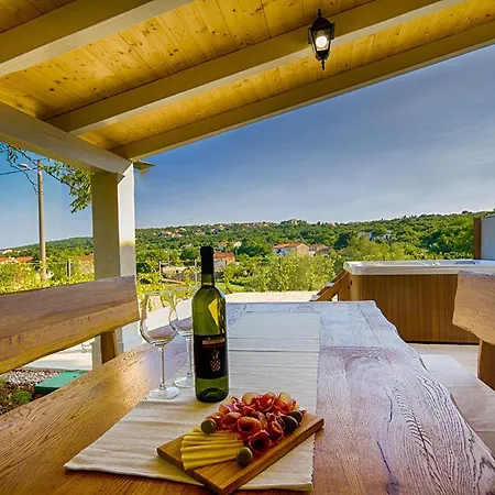 Luca With Pool And Jacuzzi Vrh (Krk)