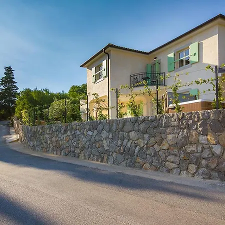 בית נופש Luca With Pool And Jacuzzi