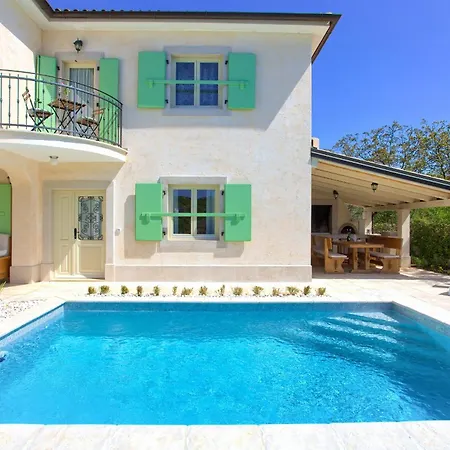 Luca With Pool And Jacuzzi *