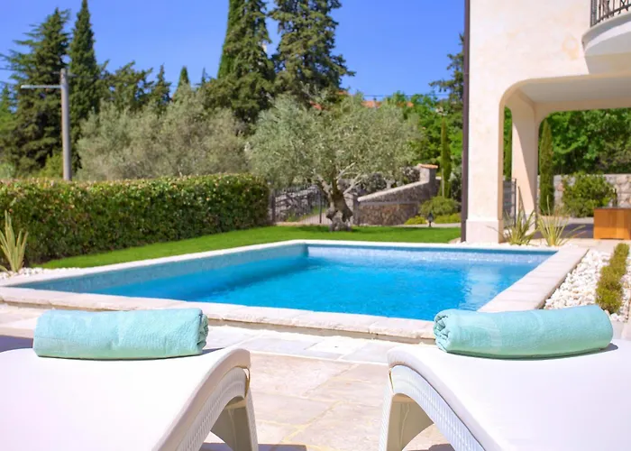 Σπίτι διακοπών Luca With Pool And Jacuzzi *