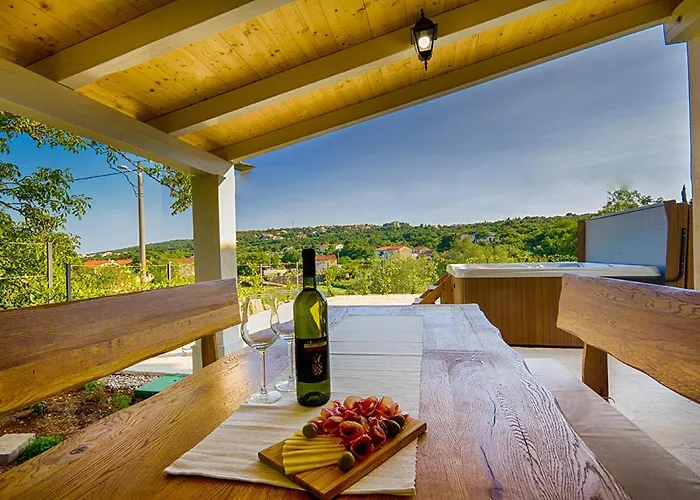 Luca With Pool And Jacuzzi Vrh (Krk)