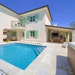 度假居 Luca With Pool And Jacuzzi