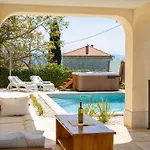 度假居 Luca With Pool And Jacuzzi Vrh (Krk)