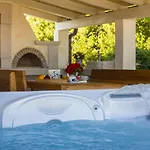 Luca With Pool And Jacuzzi Vrh (Krk)