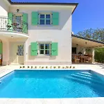 Luca With Pool And Jacuzzi *